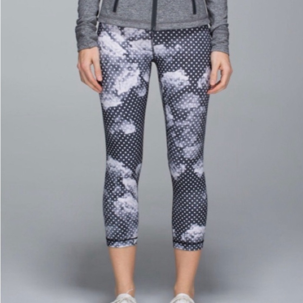 Lululemon Wunder Under Crop II Dottie Dream, Size 8